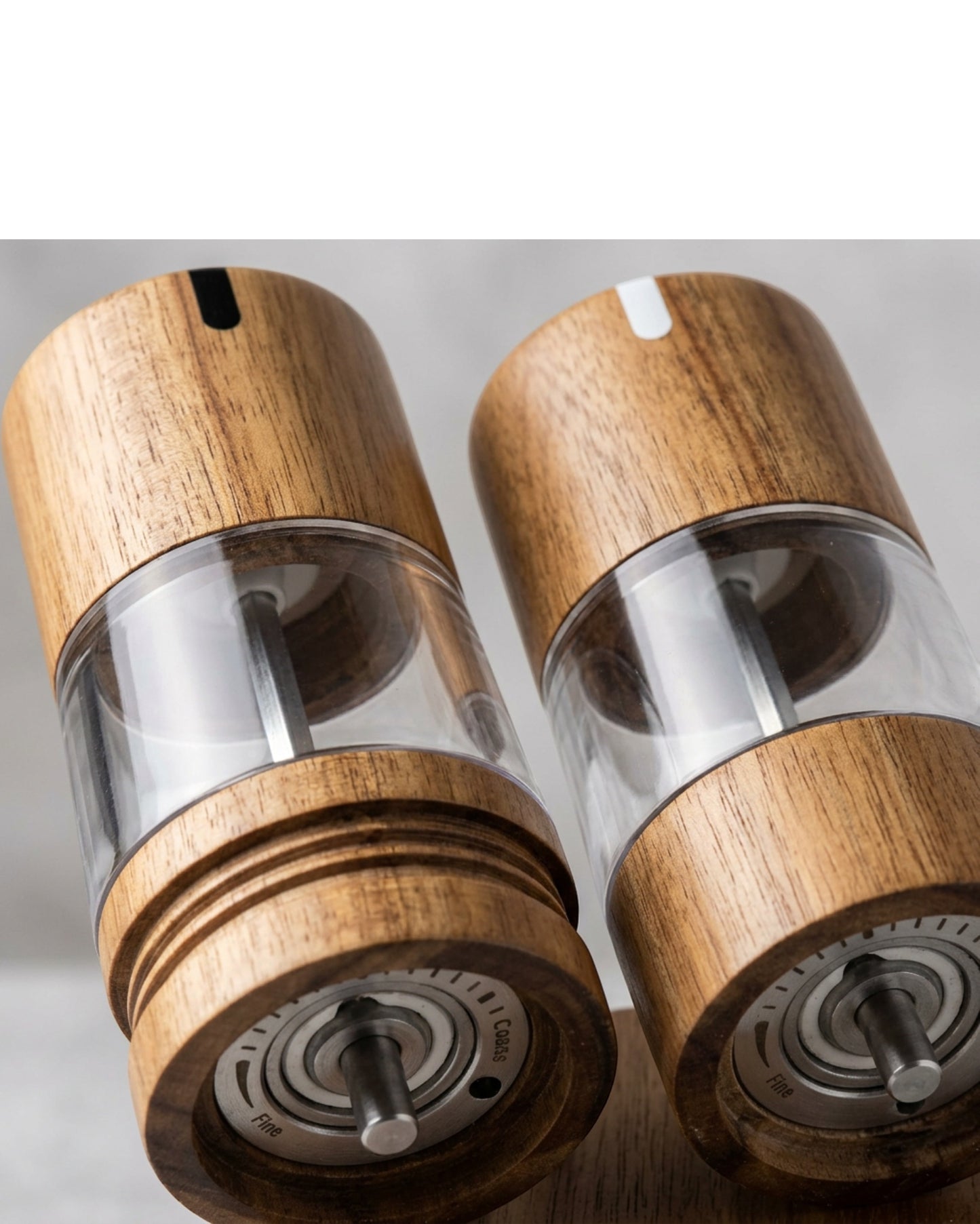 Novahu Acacia Window Manual Pepper and Salt Mill Set of 2 18 cm - Detail view