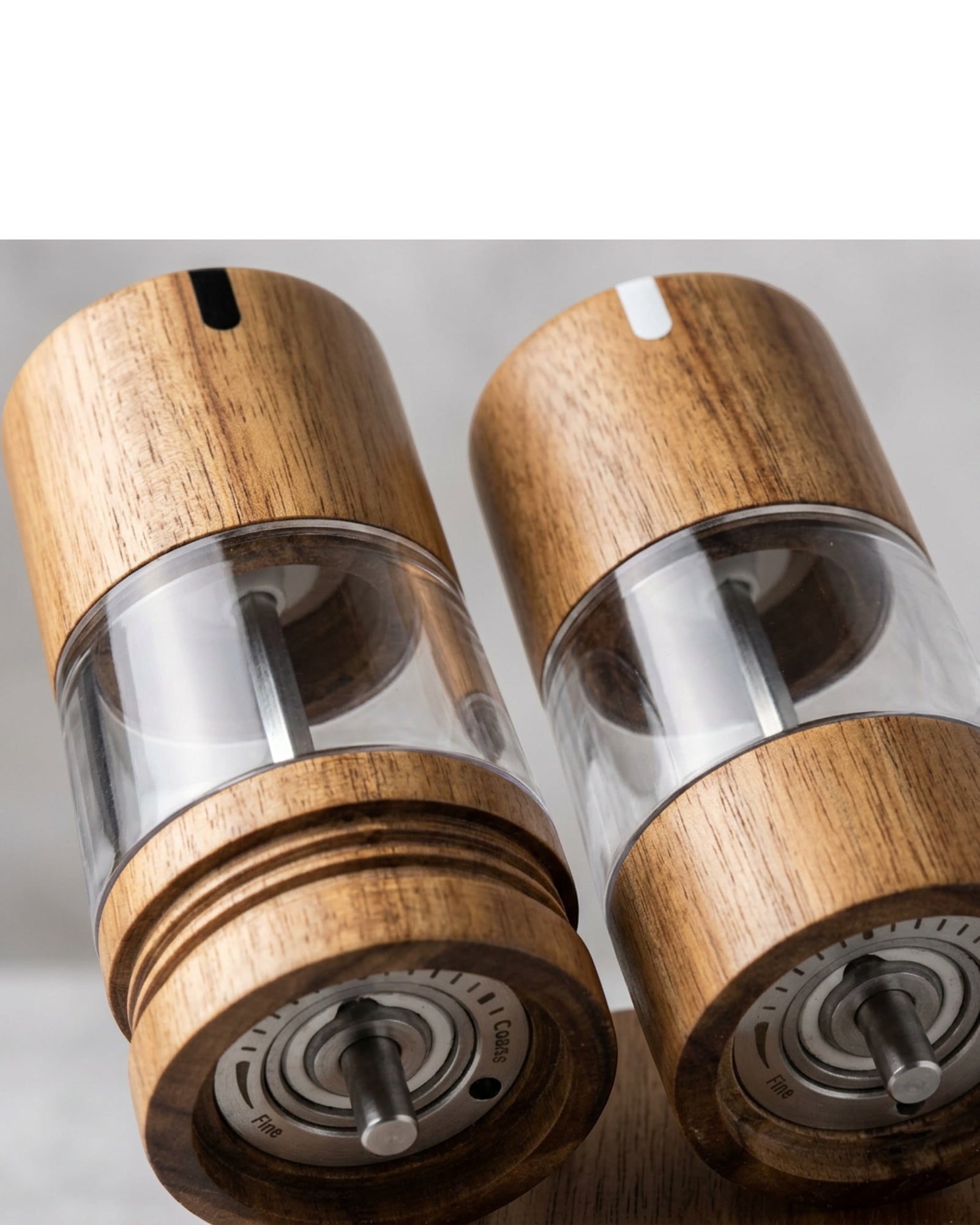 Novahu Acacia Window Manual Pepper and Salt Mill Set of 2 18 cm - Detail view